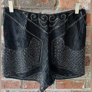 Verty Embellished Black Women's Shorts size large